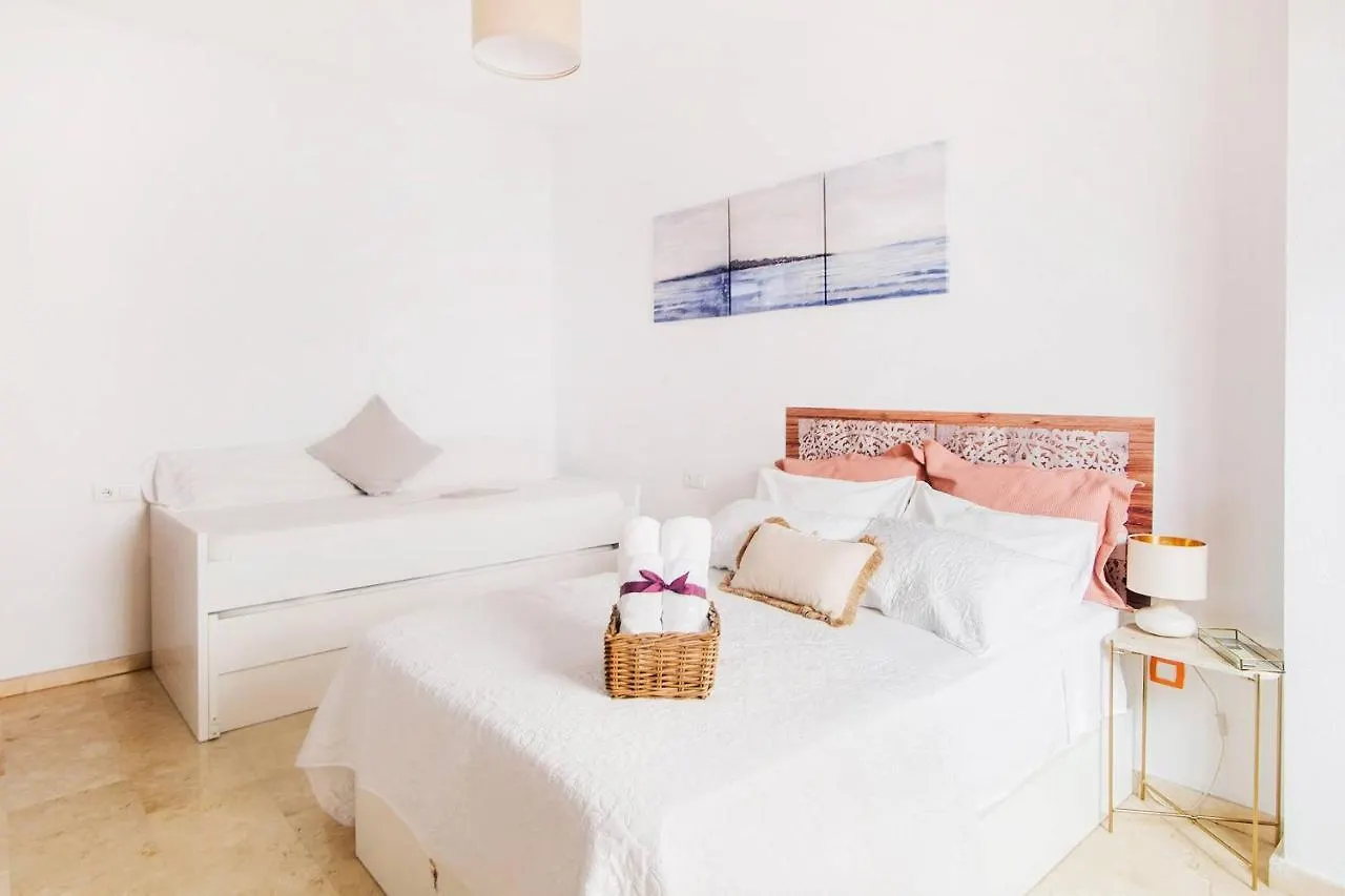 Апартаменты Compas Suites Малага
