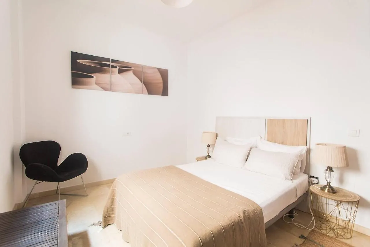 Compas Suites Малага Апартаменты